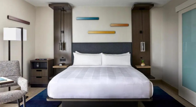 Номер Guest с балконом Anaheim Marriott