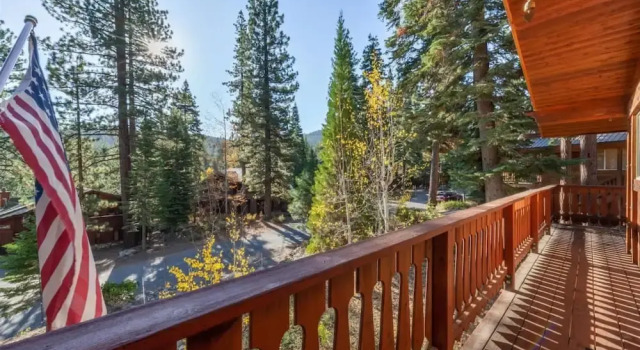 Коттедж Wolf s Lair by Avantstay Swiss Chalet w Private Hot Tub Access to Northstar Resort Community