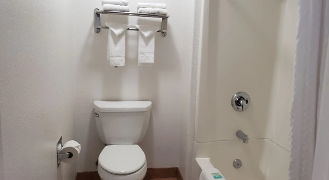 Двухместный люкс Fairview Inn & Suites
