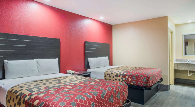 Четырёхместный номер Standard Econo Lodge Lake Charles University Area
