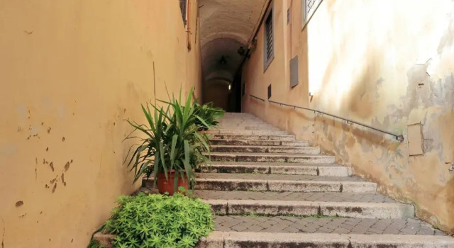 Monti charming apartment - Rome short let Service, Забронировать Апартаменты/квартира Апартаменты Рима, рядом с Piazza San Giovanni in Laterano, Апартаменты/квартира