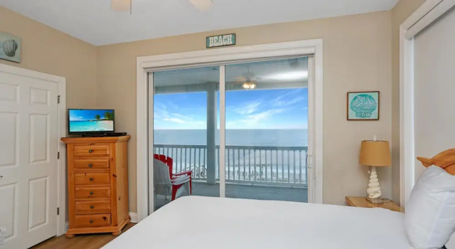 Коттедж с балконом Beach Blessing by Pristine Property Vacation Rentals