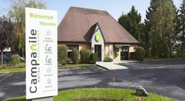 Кровать в общем номере Campanile Deauville Saint-Arnoult