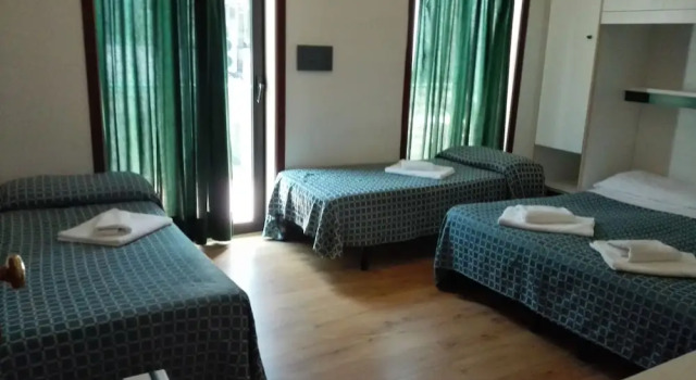 Четырёхместный номер Standard Hotel Apollo