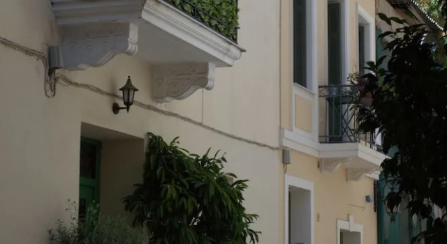 Athenian Niche in Plaka Villa by Athenian Homes, Забронировать Отель Отели Афины с парковкой, рядом с Театр Каролос Коун "Театрон технис", Парковка