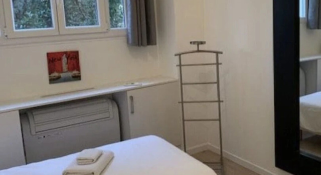 Une chambre dérrière le Carlton