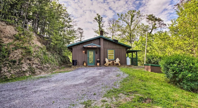Secluded Cabin w/ Hot Tub, 3 Mi to Pigeon Forge!, Забронировать Дом для отпуска Пиджен-Фордж Great Smoky Mountains National Park