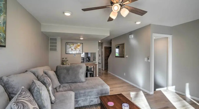 Lovely Iowa City Townhome ~ 3 Mi to Dtwn!, Varaa Huoneisto Iowa City Iowa