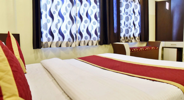 OYO 11389 Hotel NG Palace, Забронировать Отель Отели штата Раджастхана с парковкой, Парковка