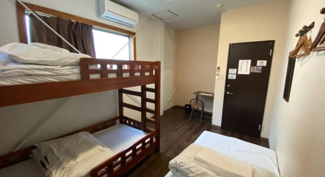 Кровать в общем номере Nomad Hostel East