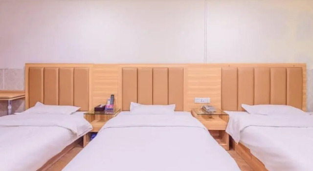 Трёхместный номер Business Jiangxia Business Hotel