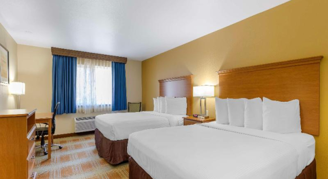 Четырёхместный номер Standard с балконом Best Western Kiva Inn