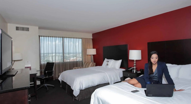 Четырёхместный номер Standard DoubleTree by Hilton El Paso Downtown