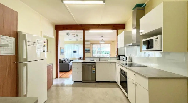 Коттедж с 4 комнатами Nautique Beach House