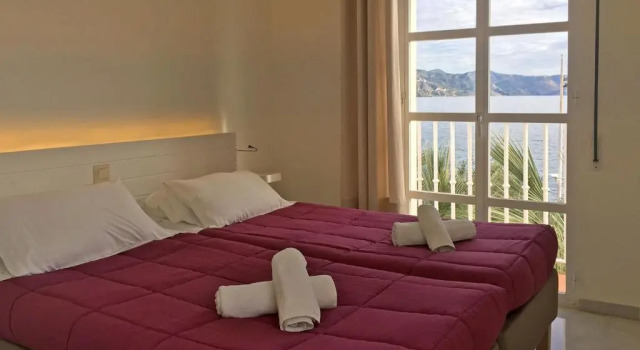 Fuentes de Nerja, Забронировать Отель Нерха Axarquía, рядом с Пляж Карабео