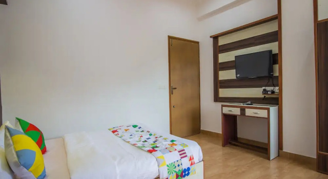 OYO 15125 Home Modern Studio Near Mall De Goa, Забронировать Гостевой дом Гостевые дома Альто-де-Порворим, рядом с Торговый центр Mall De Goa, Гостевой дом