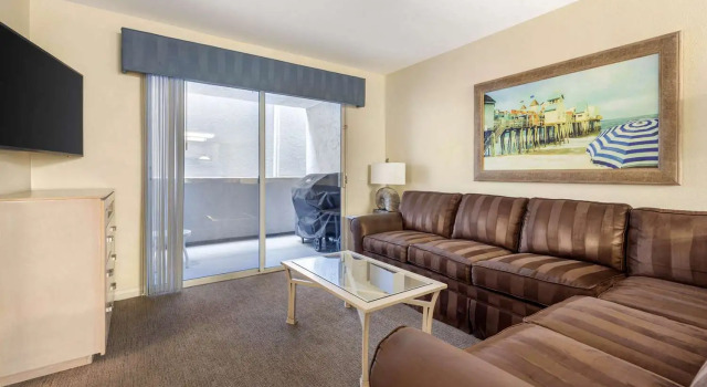 Четырёхместный номер Standard с 2 комнатами Hilton Vacation Club Riviera Beach & Shores