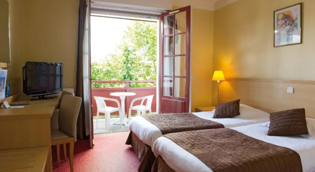 Двухместный номер Standard с балконом Hôtel & Résidence Vacances Bleues Orhoïtza
