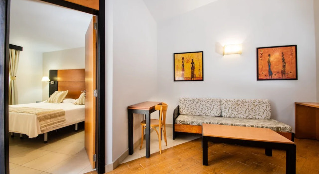Люкс Отель HL Miraflor Suites