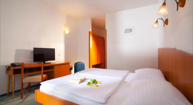 Двухместный номер Standard с балконом Hotel Vesna
