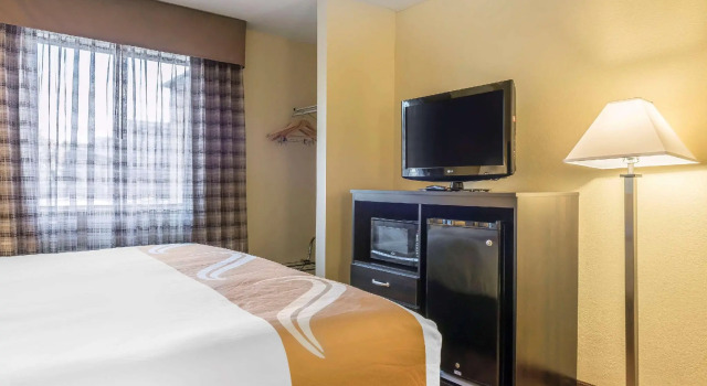 Двухместный номер Standard Quality Inn & Suites Pittsburgh Harmarville