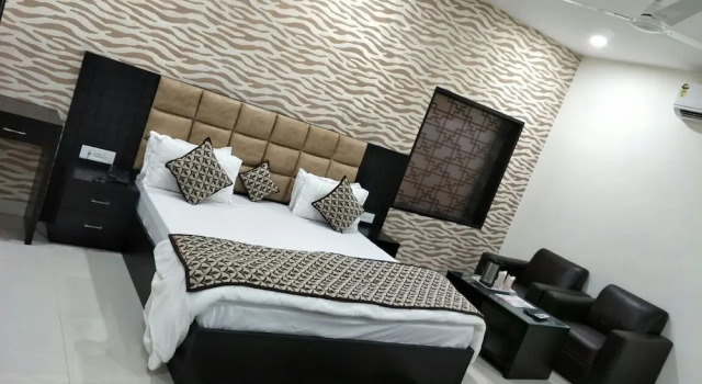 Hotel Mandakini Lush