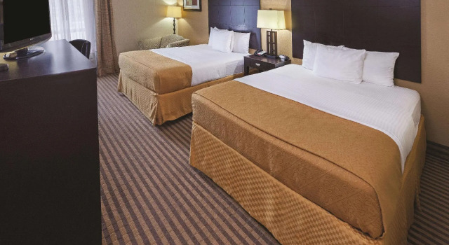 Четырёхместный номер Standard La Quinta Inn & Suites by Wyndham Livingston