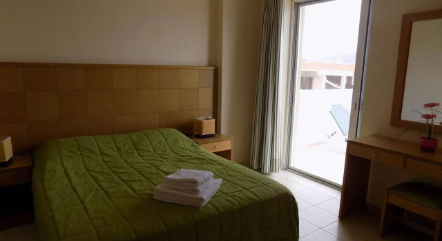 Manolis Apartments