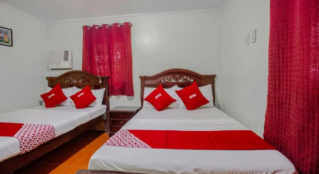 Люкс OYO 741 Sierra Travellers Inn