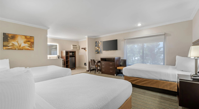 Шестиместный номер Standard Best Western Courtesy Hotel - Anaheim Resort Amusement Park