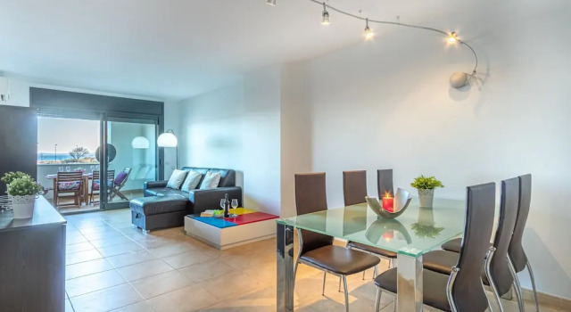 Apartment With 3 Bedrooms, sea Views and Pool