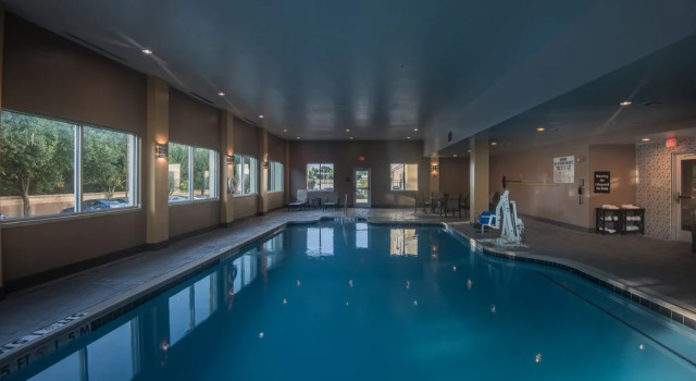 HOLIDAY INN EXP STES by IHG, Buchen Sie Hotel Corpus Christi Texas