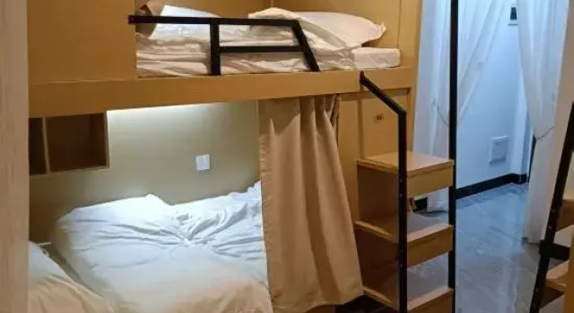 Кровать в общем номере (мужской номер) Yunichujian Homestay (Xixiangtang Bus Station)