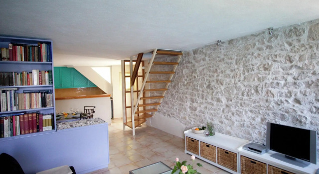 Beautiful Holiday Home on the Island Brac, With the Sea and a Small Beach in Front of the Door, Prenota Casa vacanze Pučišća 