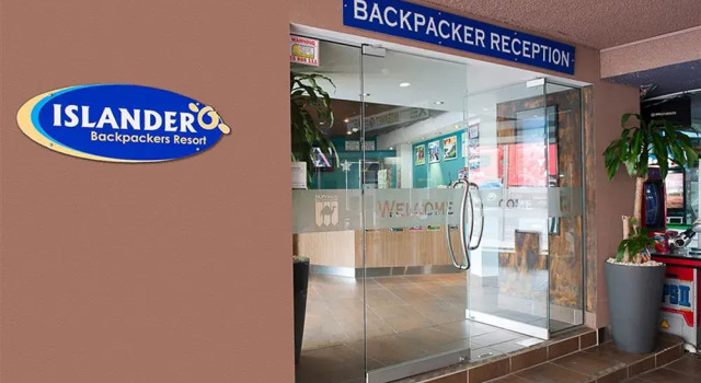 Islander Backpackers Resort, Забронировать Курортный отель Отели Голд-Кост с бассейном, рядом с LAN SPA, Бассейн