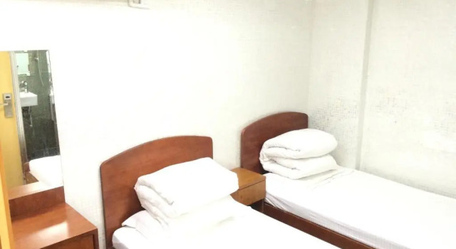 Четырёхместный номер Standard Jinhai Hotel