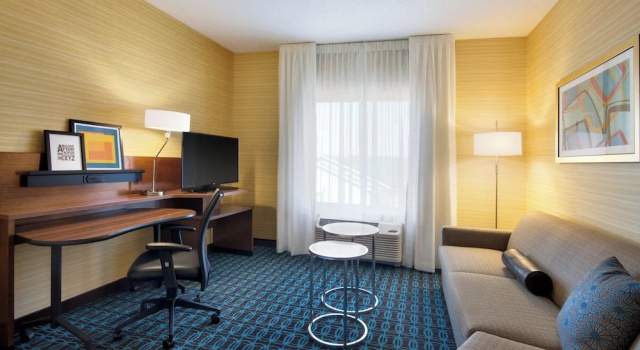 Студия Fairfield Inn & Suites by Marriott Lancaster East at The Outlets