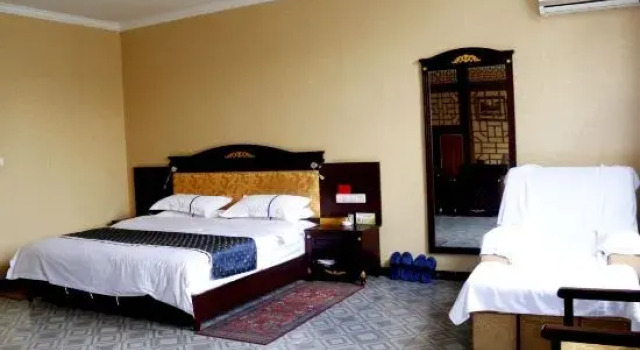 Hongqiao Hotel, Buchen Sie Hotel Lianhuatang Yunnan