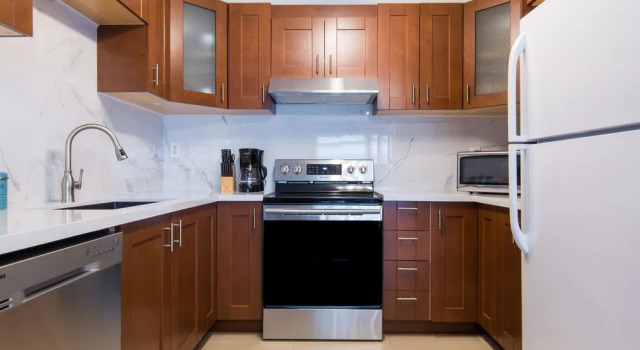 Bi-Level 3BR in Little Italy by Sonder
