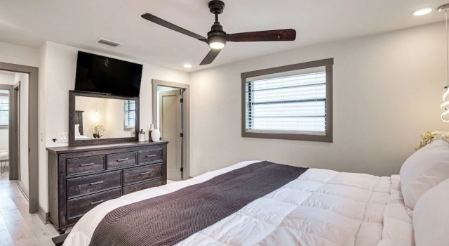 Canal-Front Palm Coast Home: Dock & Outdoor Pool!, Забронировать Отель Палм-Кост штат Флорида, рядом с Palm Coast Lanes
