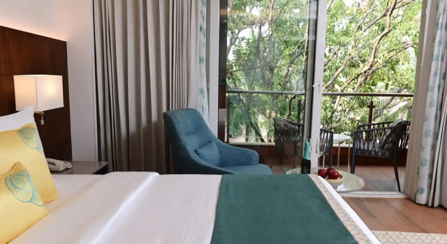 Номер Superior Golden Tulip Vagator