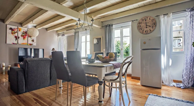 Коттедж с балконом Luxury Family House