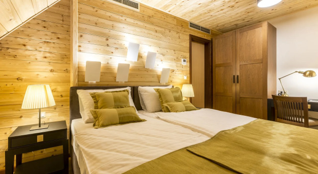 Fenomen Plitvice, Book Hotel Plitvica Selo 