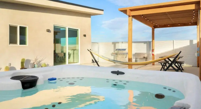 Коттедж Sun Oro Joshua Tree - Hot Tub, Bbq, Fire Pit & Gameroom 2 Bedroom Home by RedAwning