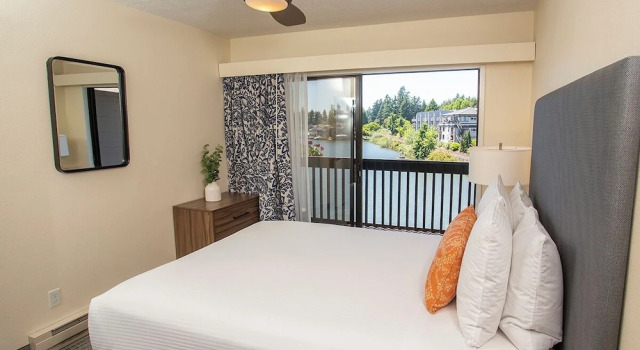 Люкс Superior Lakeshore Inn