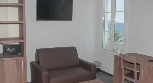 Трёхместный номер Privilege с видом на море Hotel Flots dAzur Promenade des Anglais