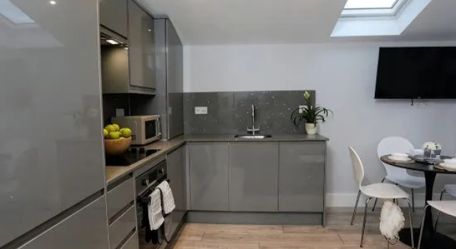 Air Con Fabulous 3Bed/2Bath Garden Flat with Wi-Fi
