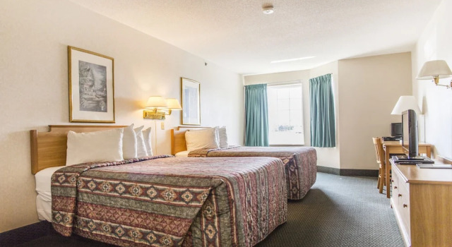 Luksusowy pokój Ameriway Inn and Suites