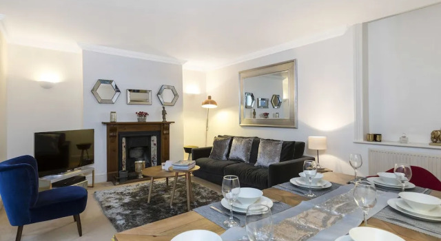 Club Living - Baker Street Apartments