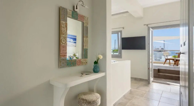 Enalion White Suites Oia
